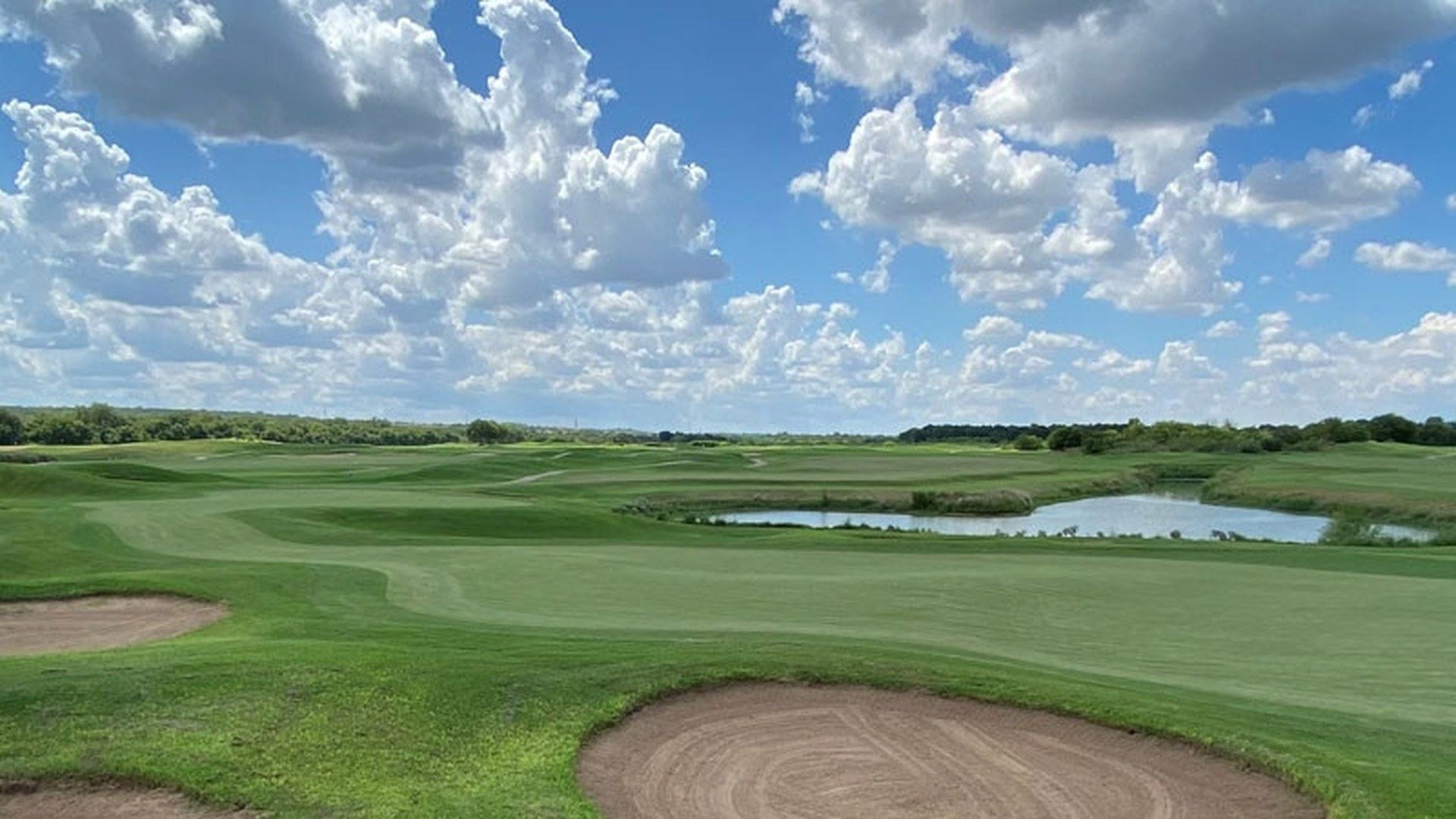Green, sand bunker, and water hazard at Roy Kizer Golf Course in Austin.