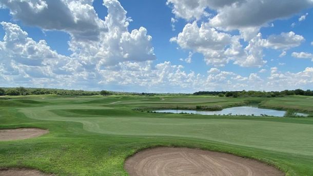 Green, sand bunker, and water hazard at Roy Kizer Golf Course in Austin.
